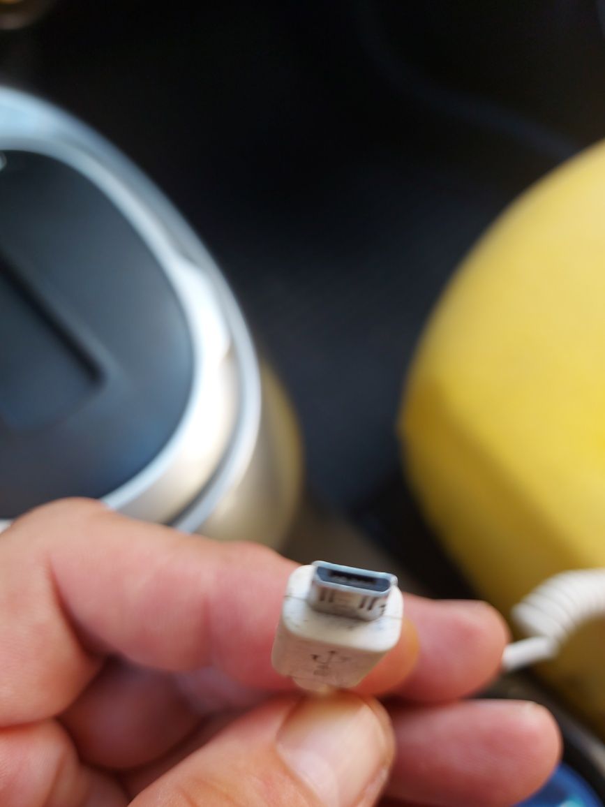Vand încărcător auto cu mufa micro usb și adaptor  USB tip C