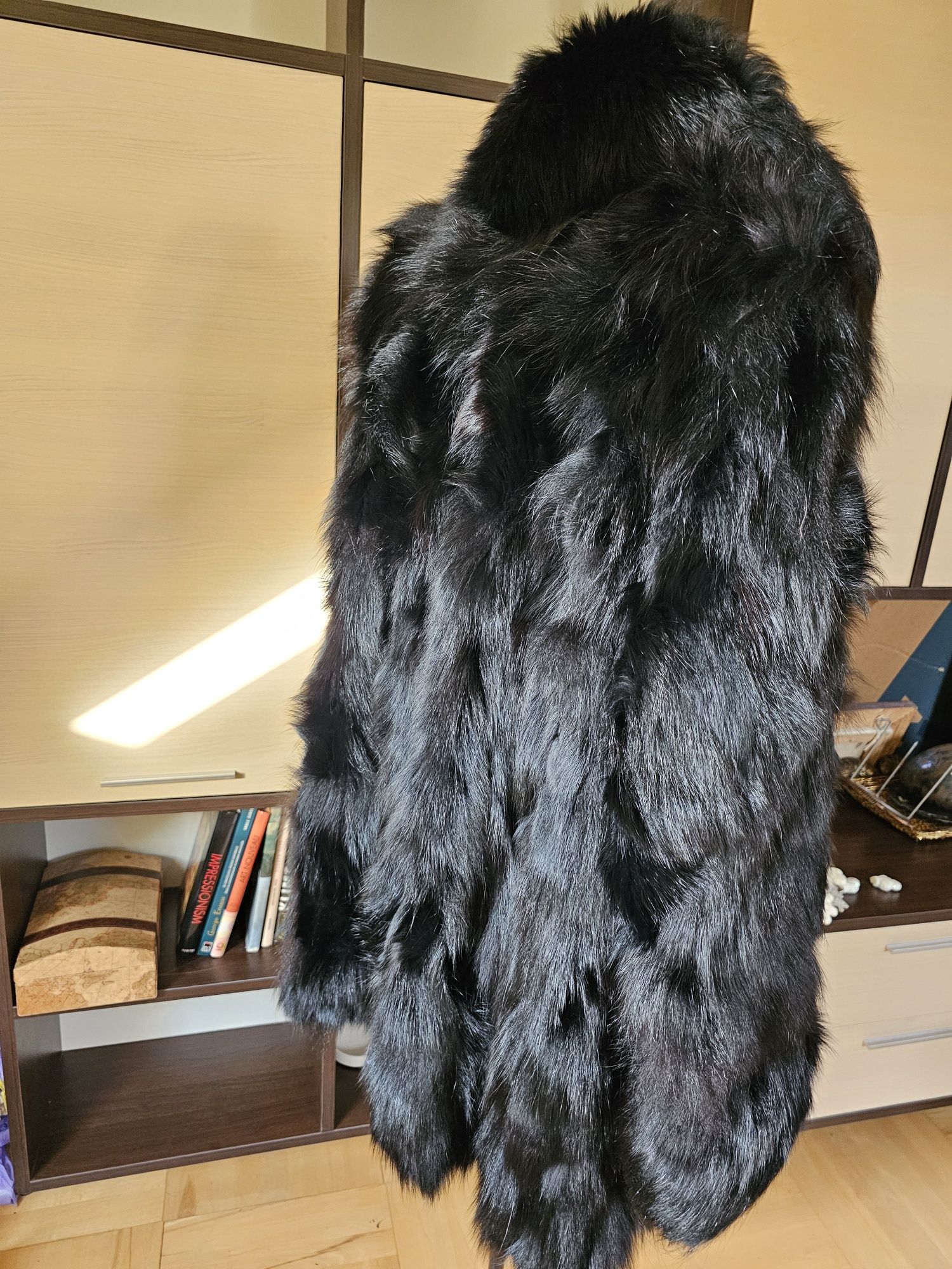 Haina blana vulpe neagra marimea 46marime 46