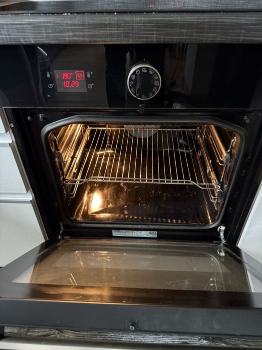 Фурна за вграждане с керамичен плот Gorenje