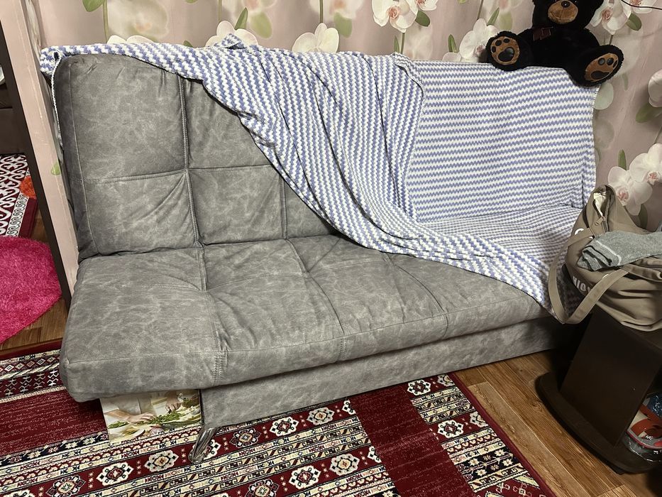 Продам диван с креслом