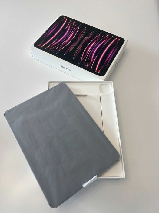 2 Apple Ipad Pro 11', husa cu tastatura, si apple pencil