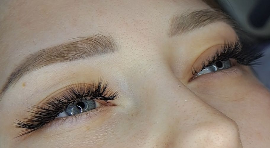 Наращивание ресниц. От классики до объема