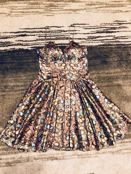 Rochie bej cu flori colorate