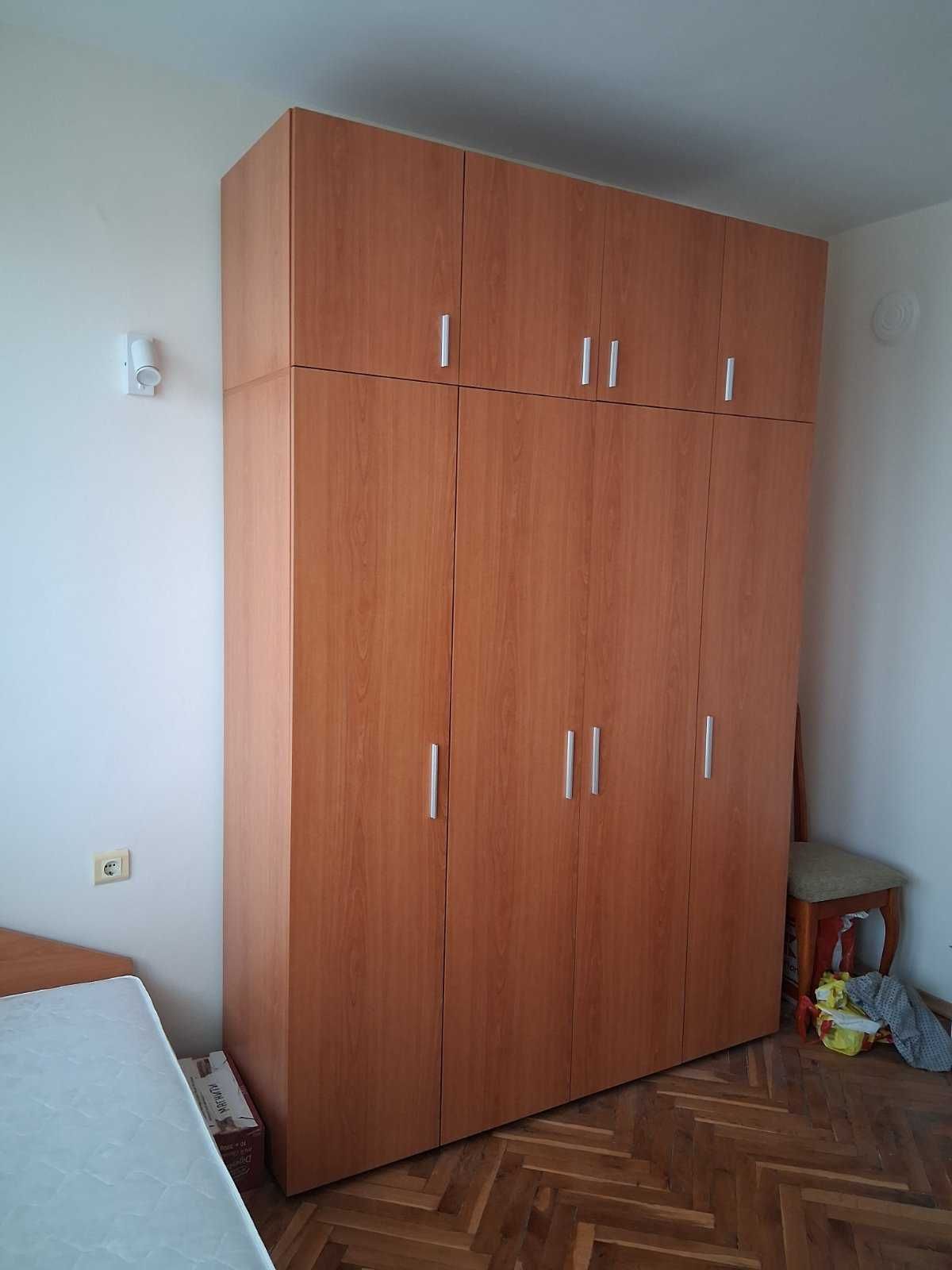 Продавам гардероб + легло с матрак