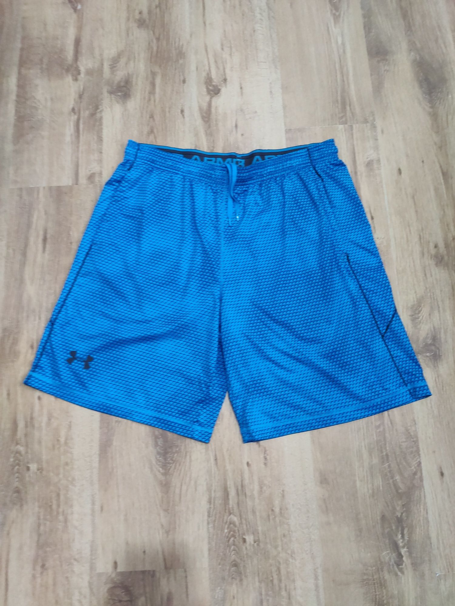 Pantaloni scurți Under Armour HeatGear mărimea XL