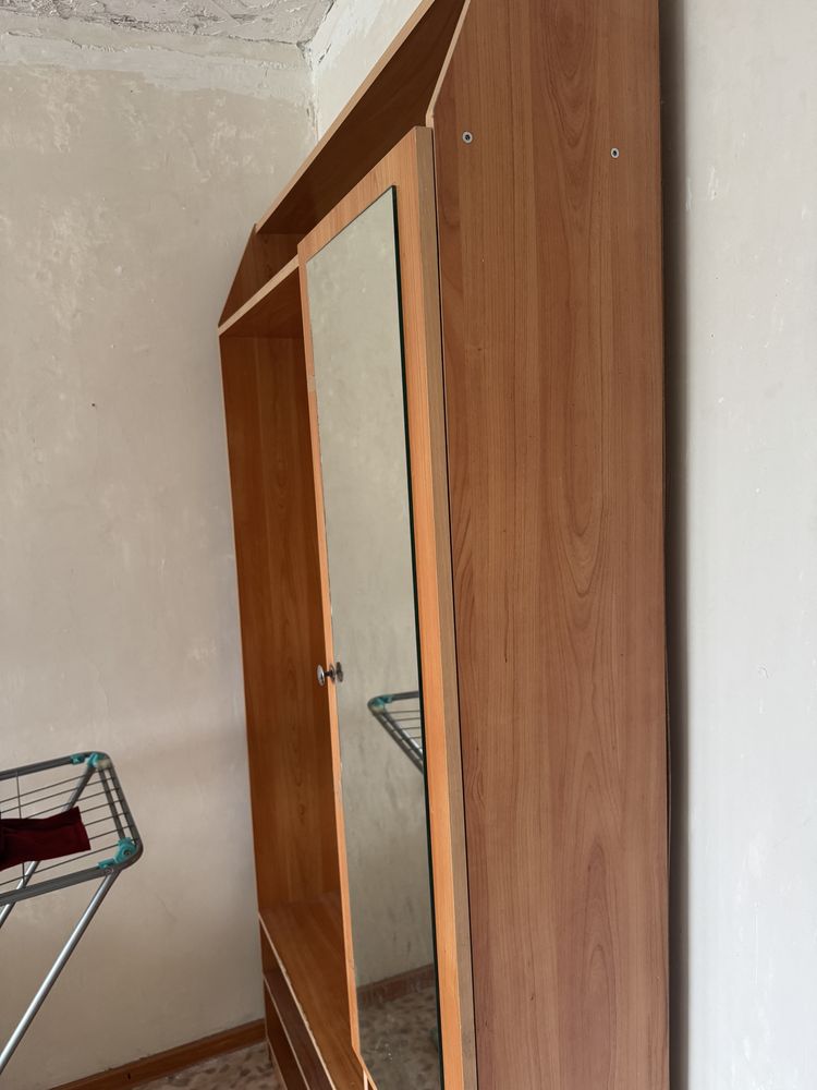 Продам шкаф в прихожую