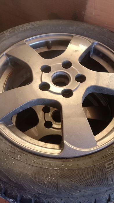 Продам шипованые.шины с дисками, размер 205/65/16. В хорошем состоянии