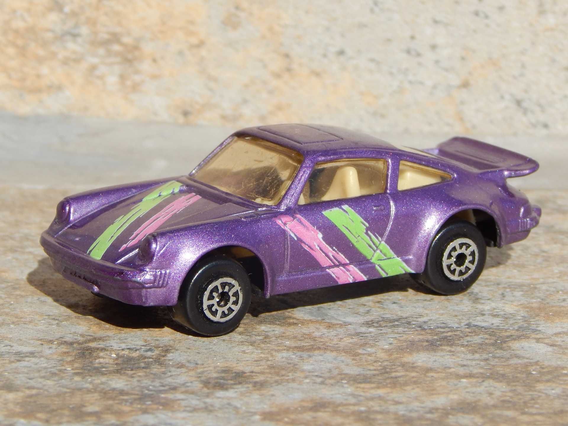 Macheta Porsche 911 Turbo (930) (1975-1989) Maisto scara 1:64