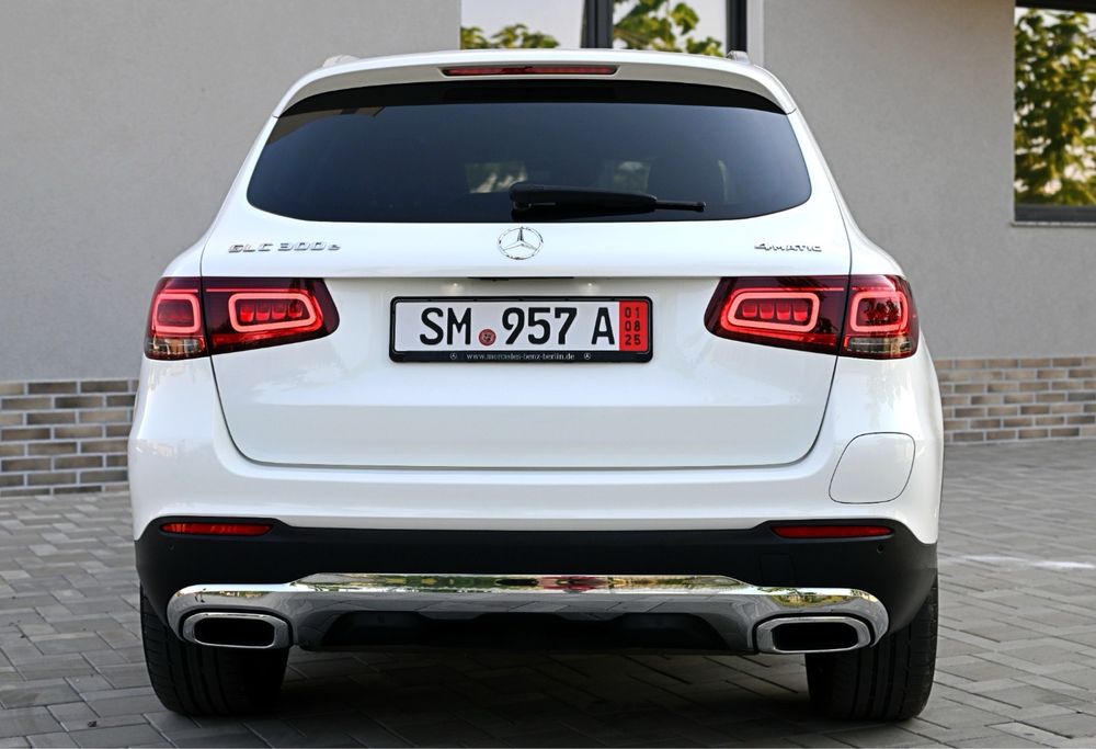 Mercedes-Benz Glc 300e 4Matic 9G-Tronic AMG line