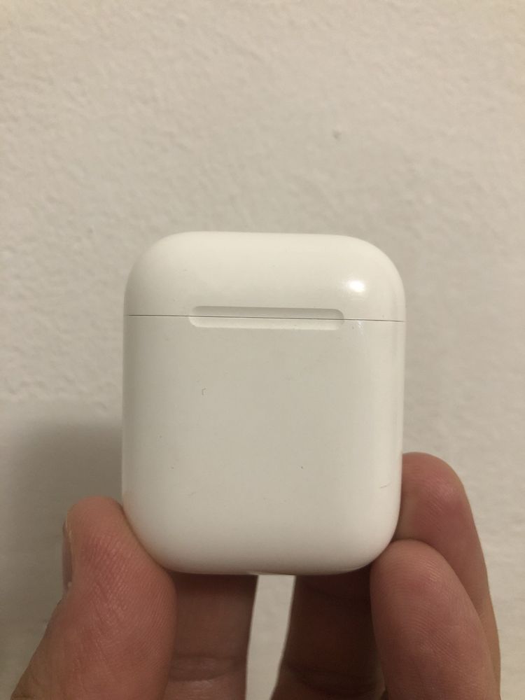 Наушники Apple AirPods with Charging Case белый