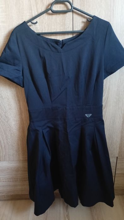 Продавам официална рокля