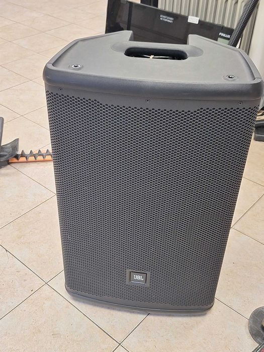 Аудуи колона JBL EON 715