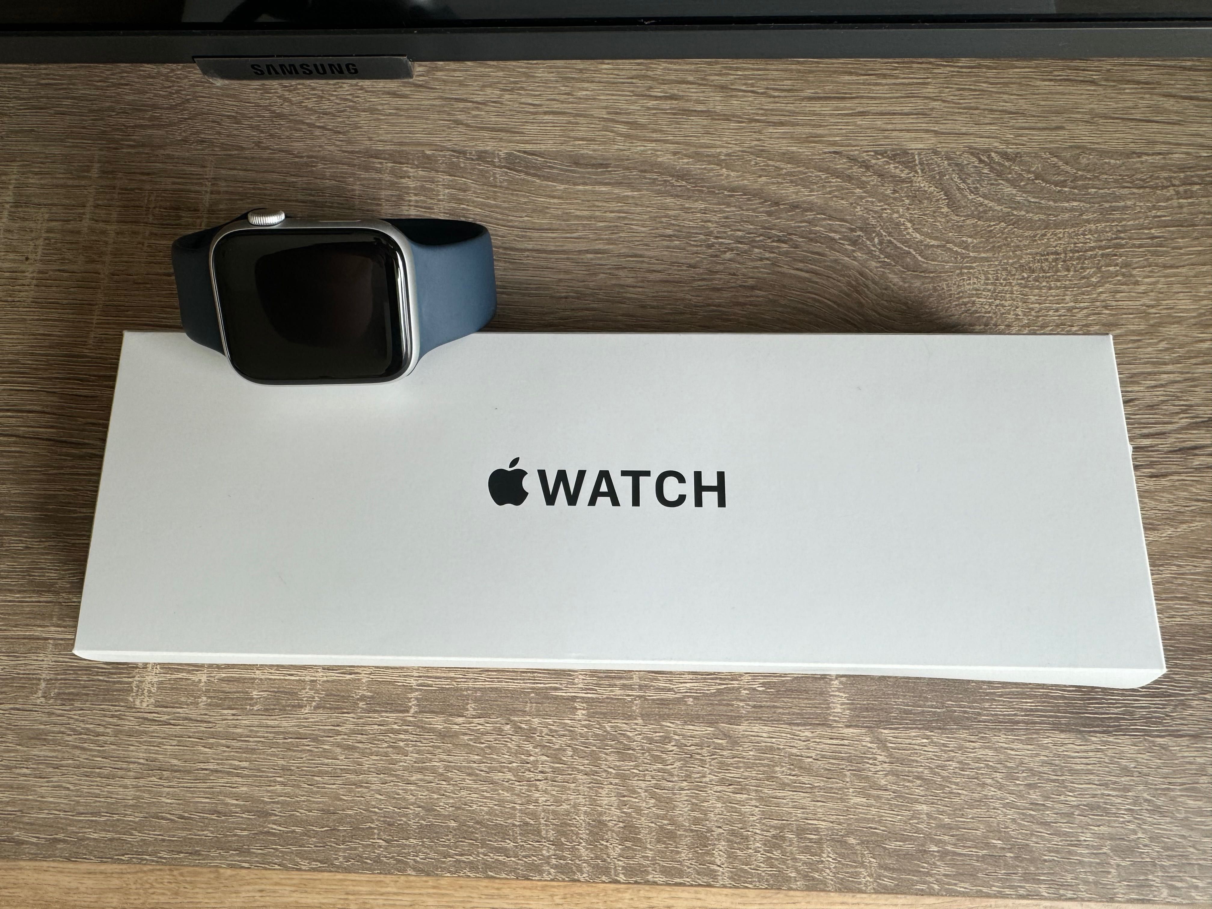 Apple Watch SE GPS 44mm Midnight Aluminium Case with Midnight