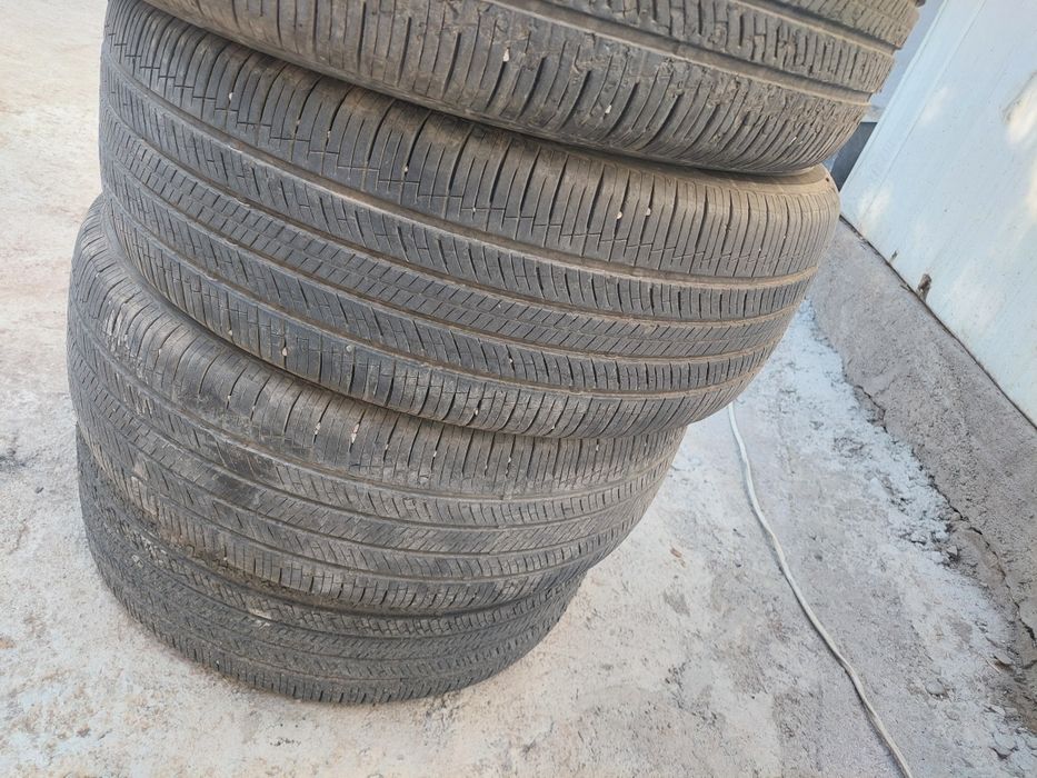 Балон R 19 235/55