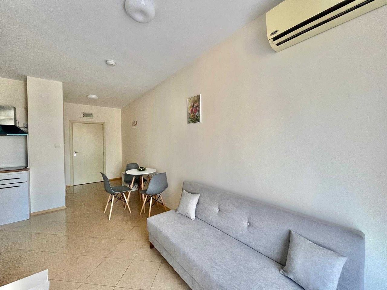 Продава се Двустаен апартамент в к.к. Слънчев бряг - 52 кв.м за 1077 €/кв.м - Снимка #12
