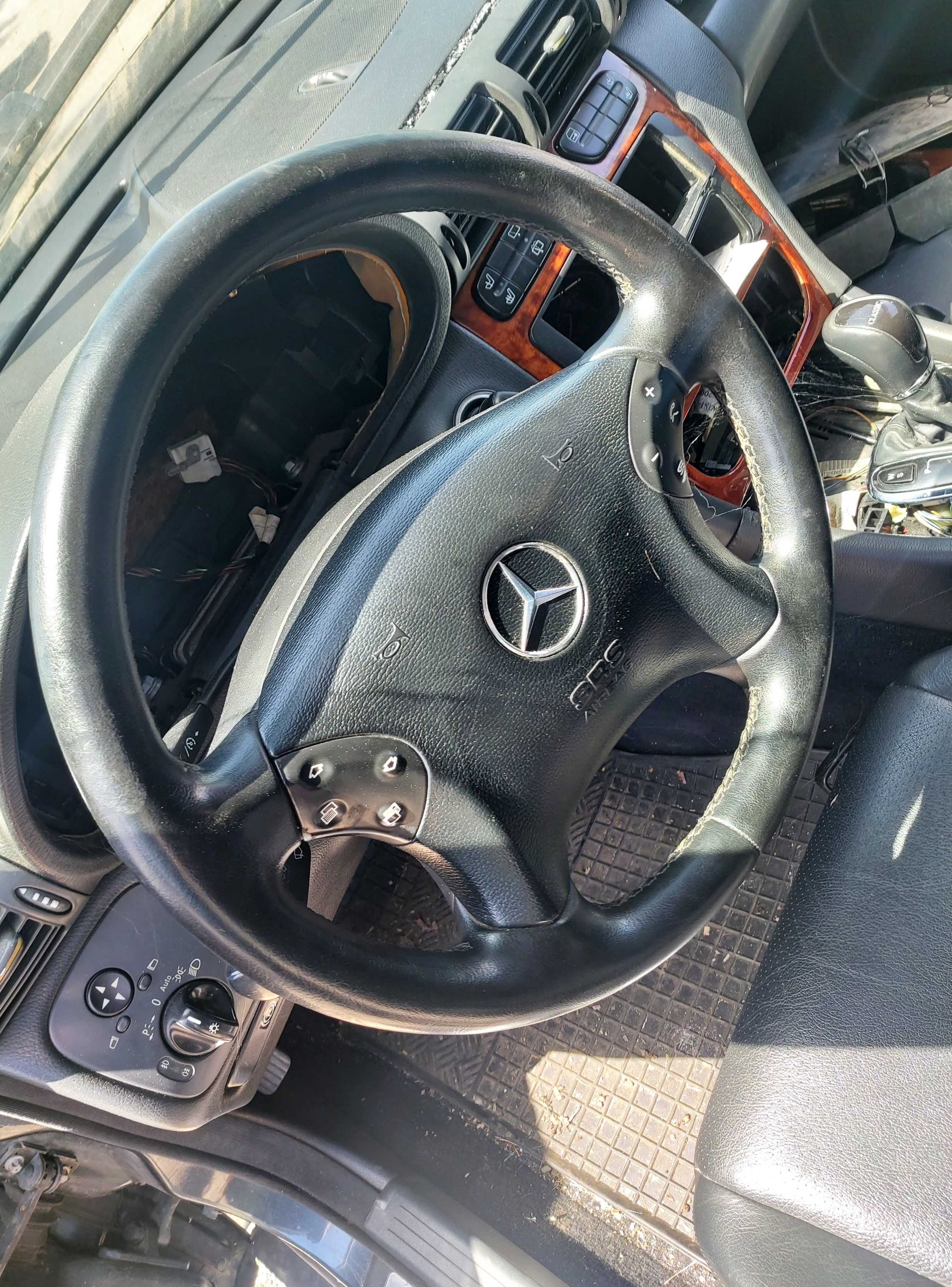 На Части W203 Мерцедес C220 Mercedes