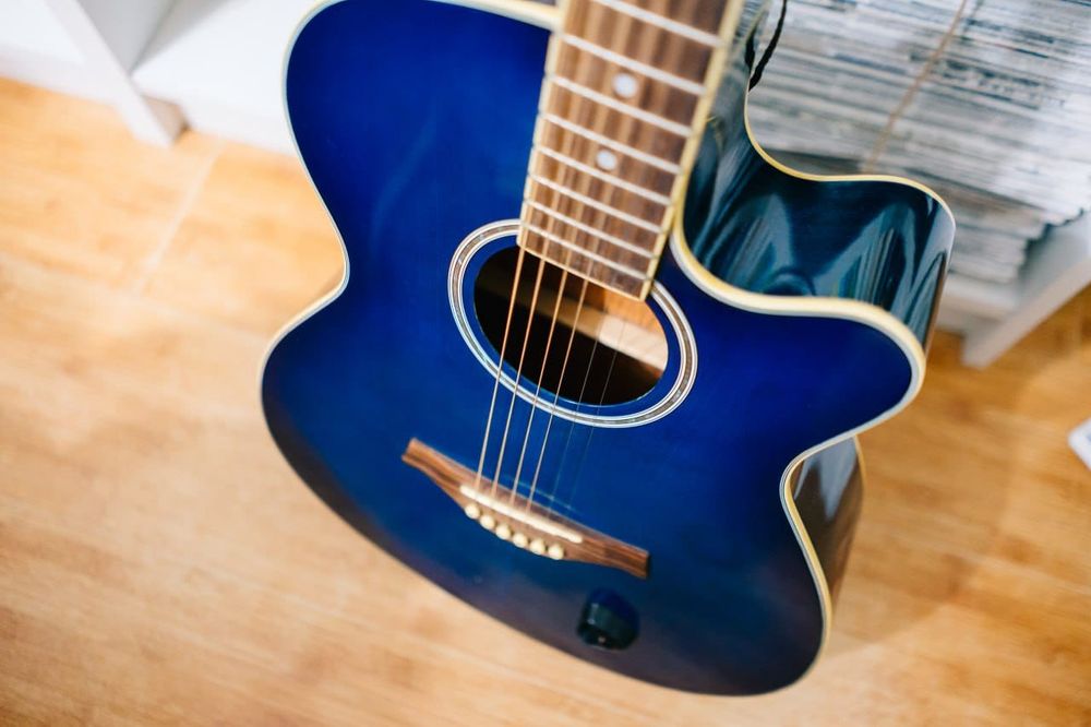 Chitară electro-acustică