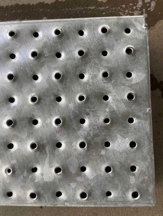 Treapta metalica zincata 1200 x 250 din tabla ambutisata si zincata