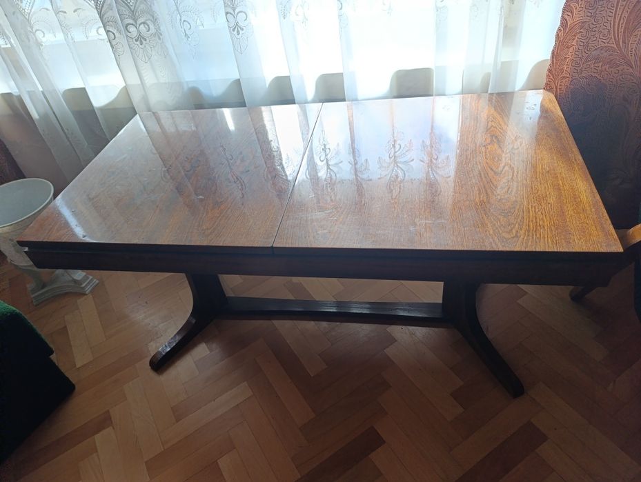 Холна дървена маса