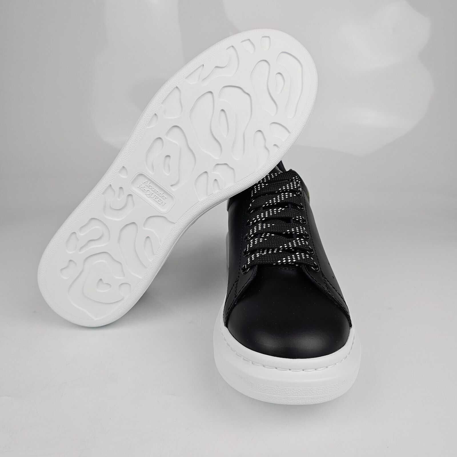 Adidasi McQueen Black & White Unisex