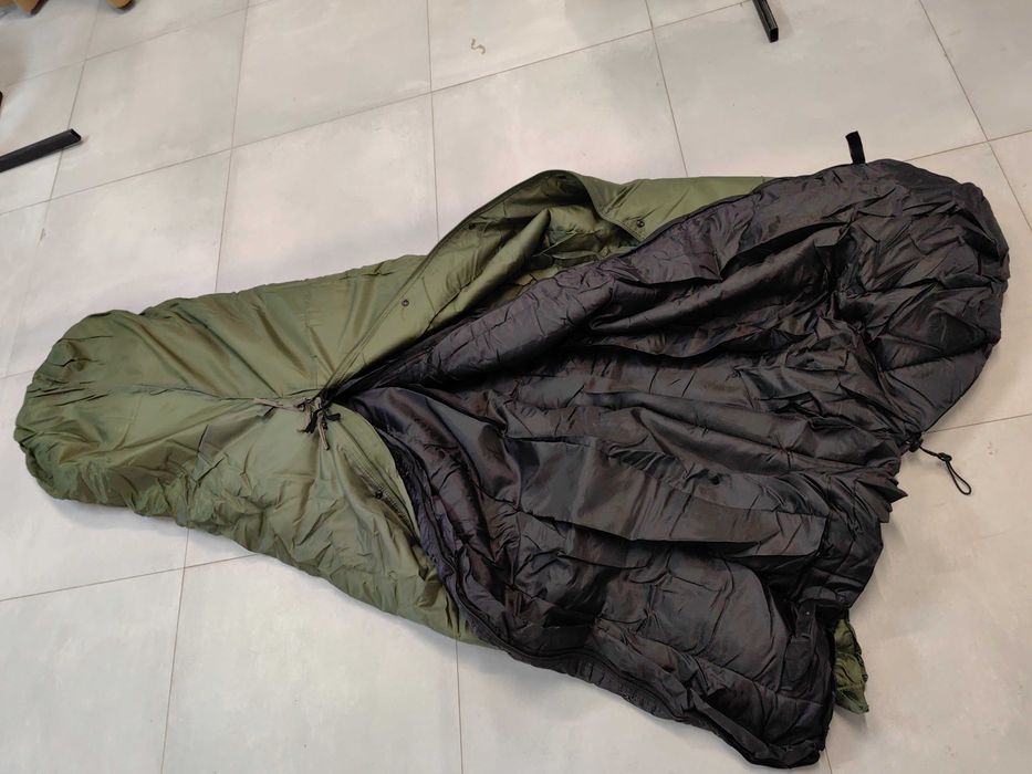 Sac de dormit multi-season temperaturi extreme.