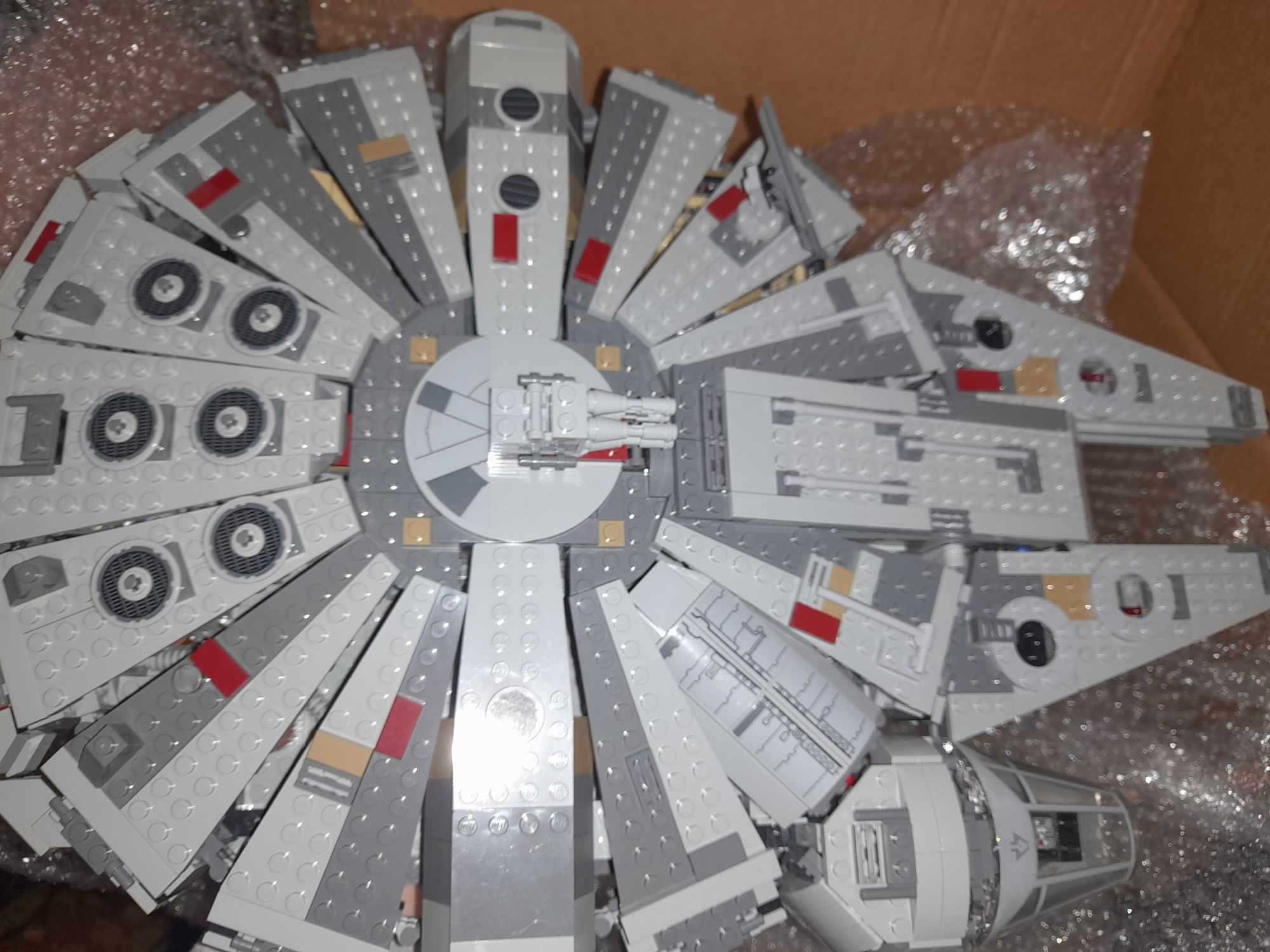 LEGO Star Wars 75105 Millennium Falcon