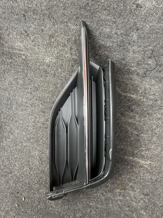 Grilă stânga bara față vw golf 7.cod:5g0853665.q.