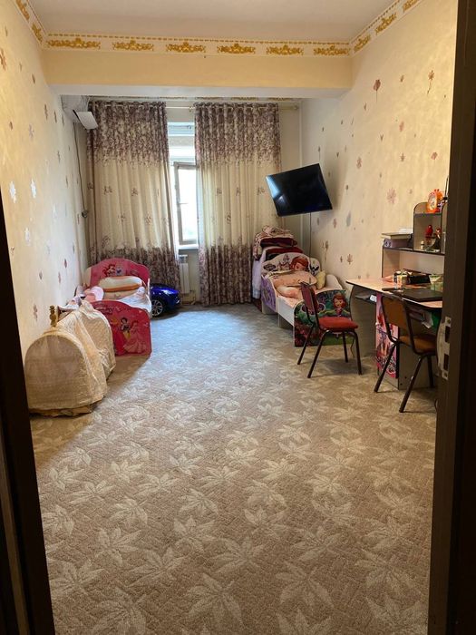 Sergeli 6A da 2 xonali (xonalari alohida qilingan) kvartira sotiladi