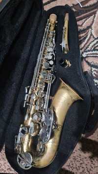 Vând saxofon alto Selmer Bundy  seria 2