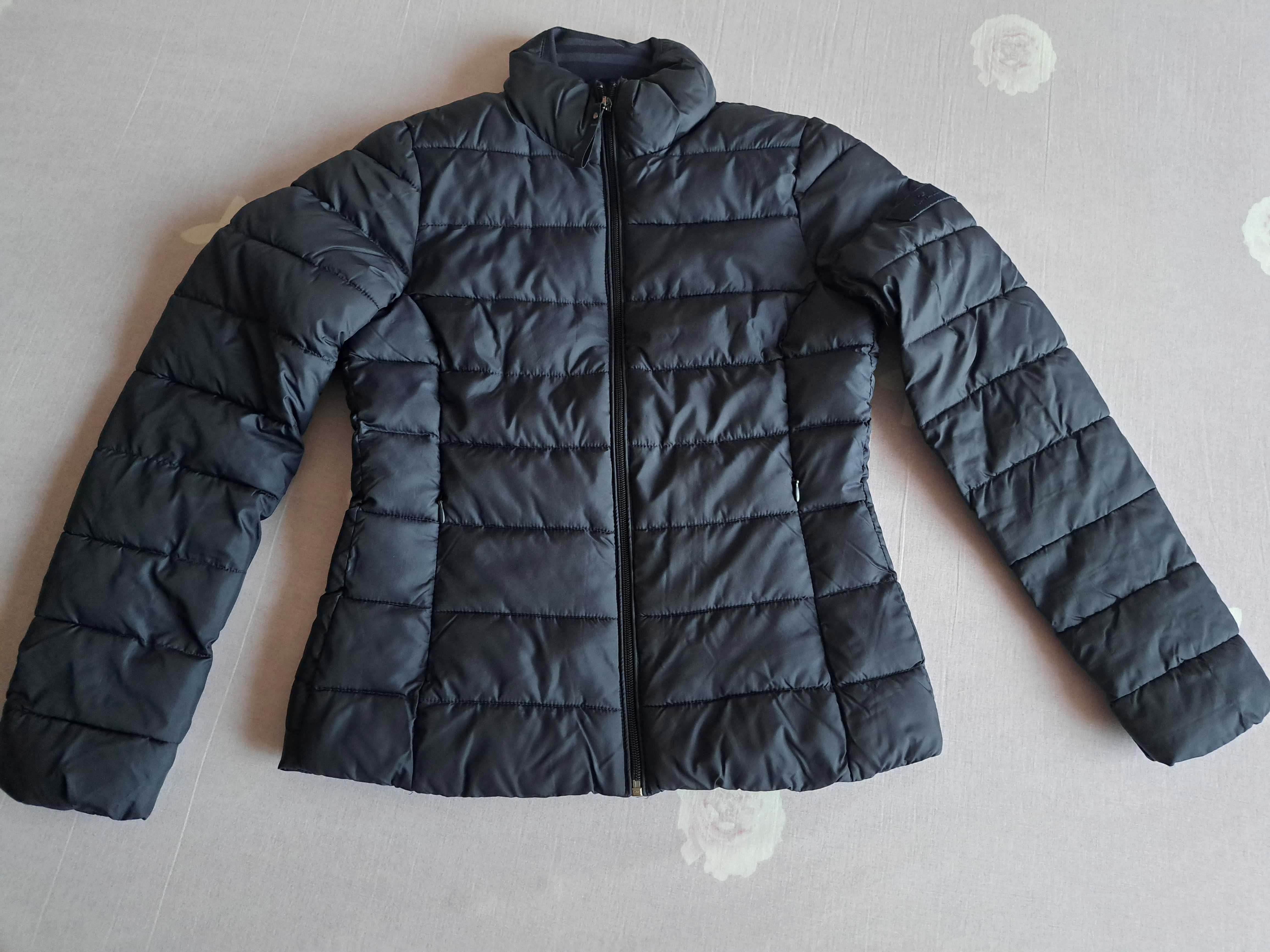 Продавам есенно Яке Tom Tailor