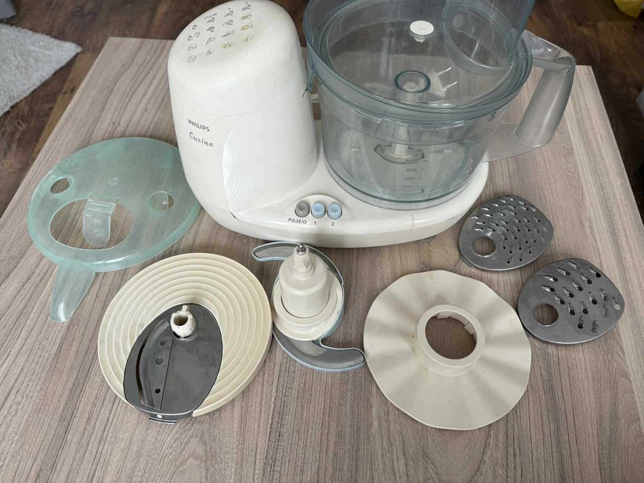 Кухненски робот Philips Cucina с приставки