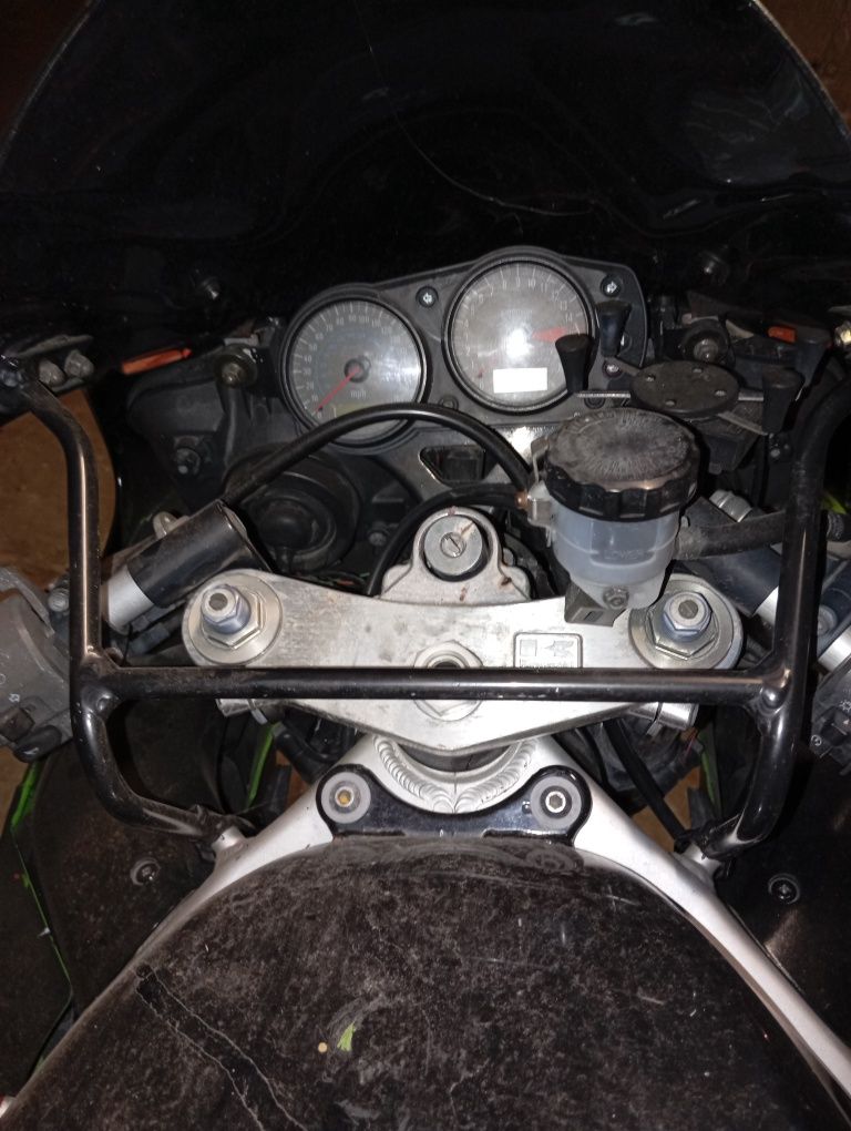 Kawasaki ZX6R на части