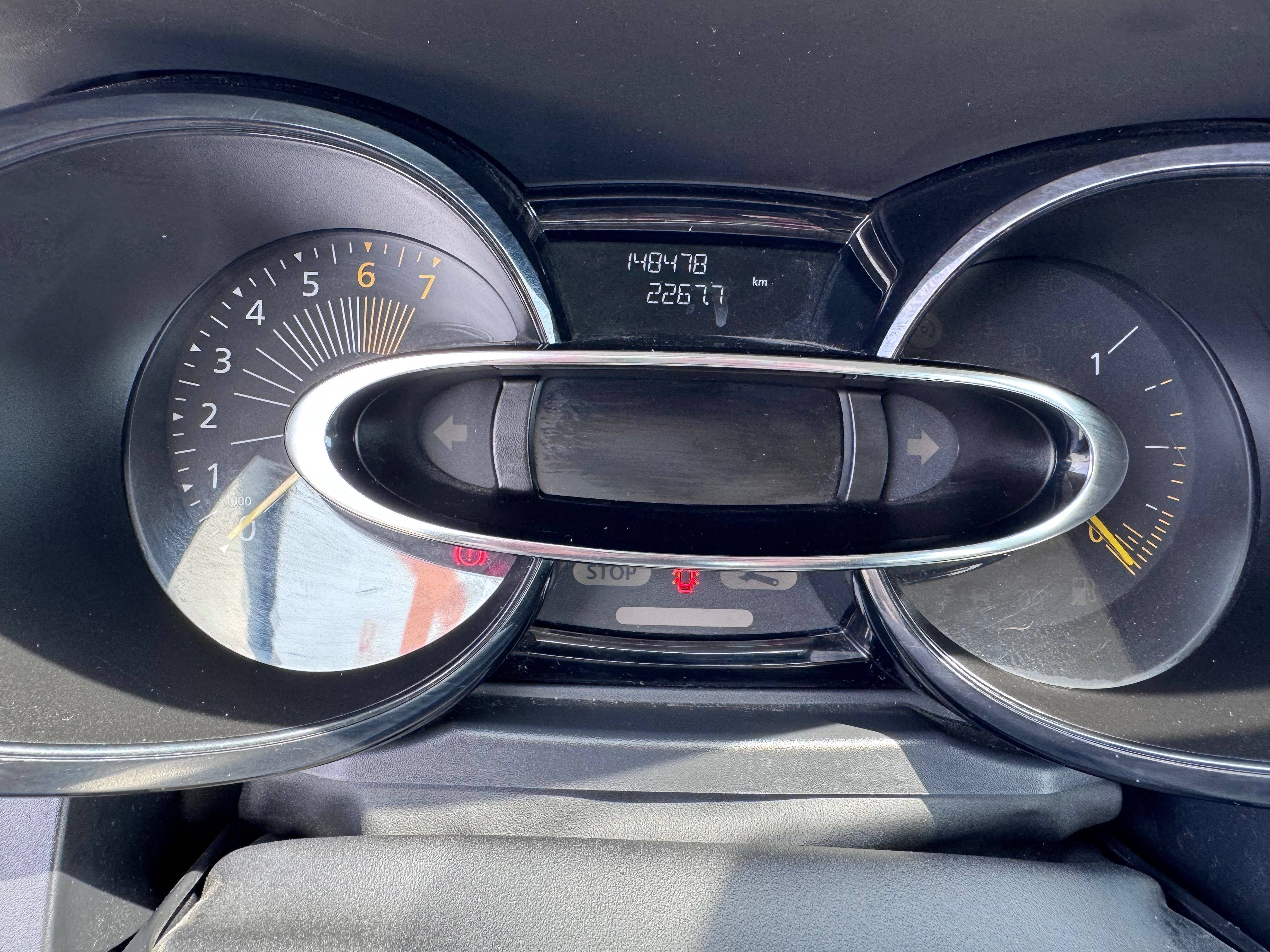 Renault Clio IV , 1.2 бензин,2015г, запазена, обслужена, каско
