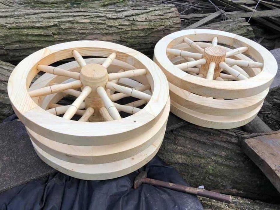 Roata din lemn ornamentala