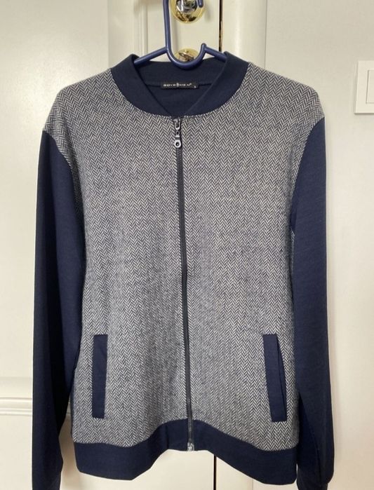 Продам мужской пуловер на молнии