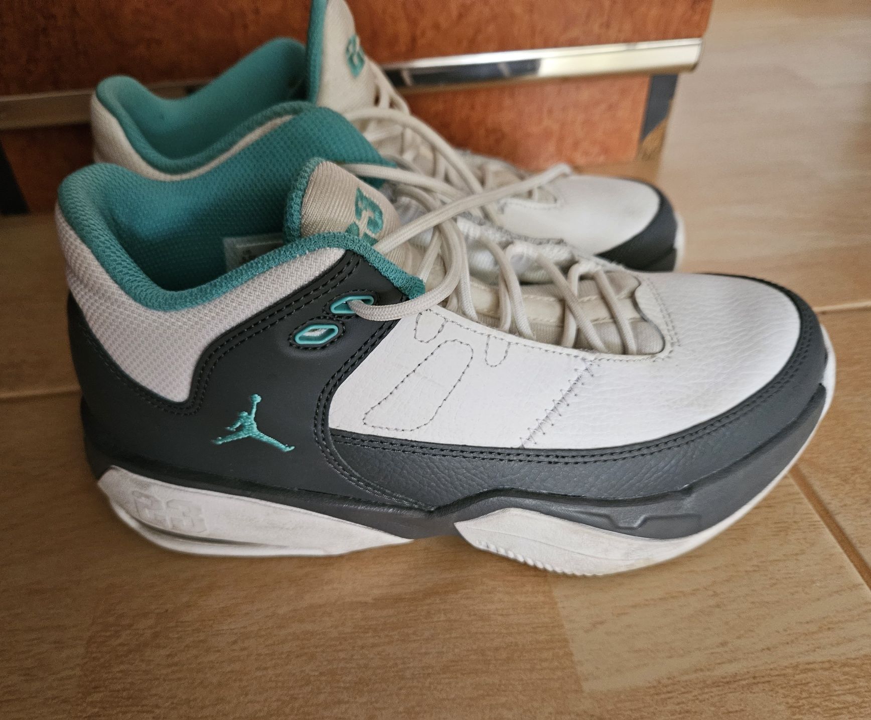 Jordan Max Aura 38