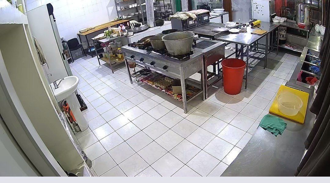 Кафе ошхона анжомлари срочна сотилади