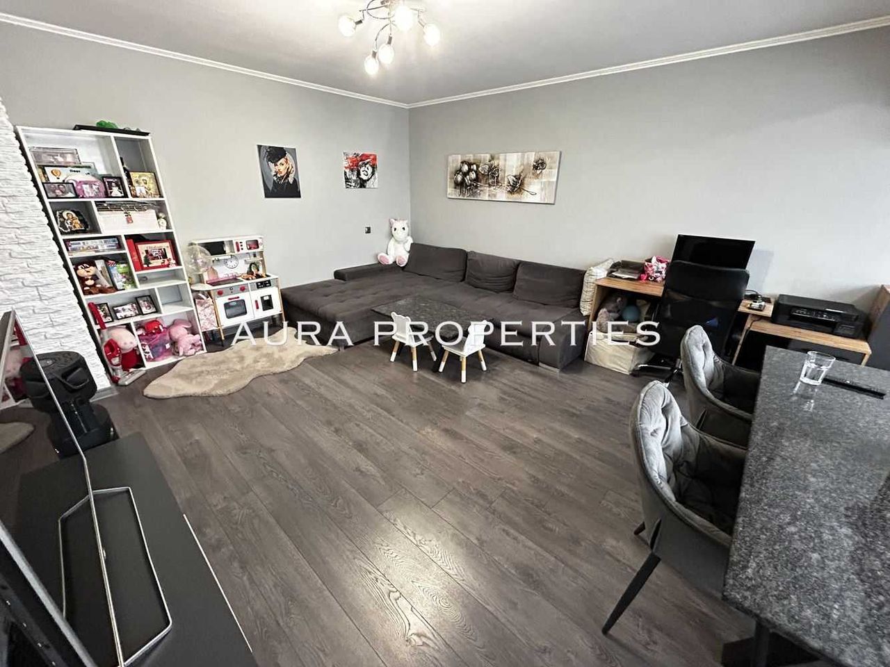 Продава се Тристаен апартамент в Разград, Лудогорие - 103 кв.м за 1585 €/кв.м - Снимка #2