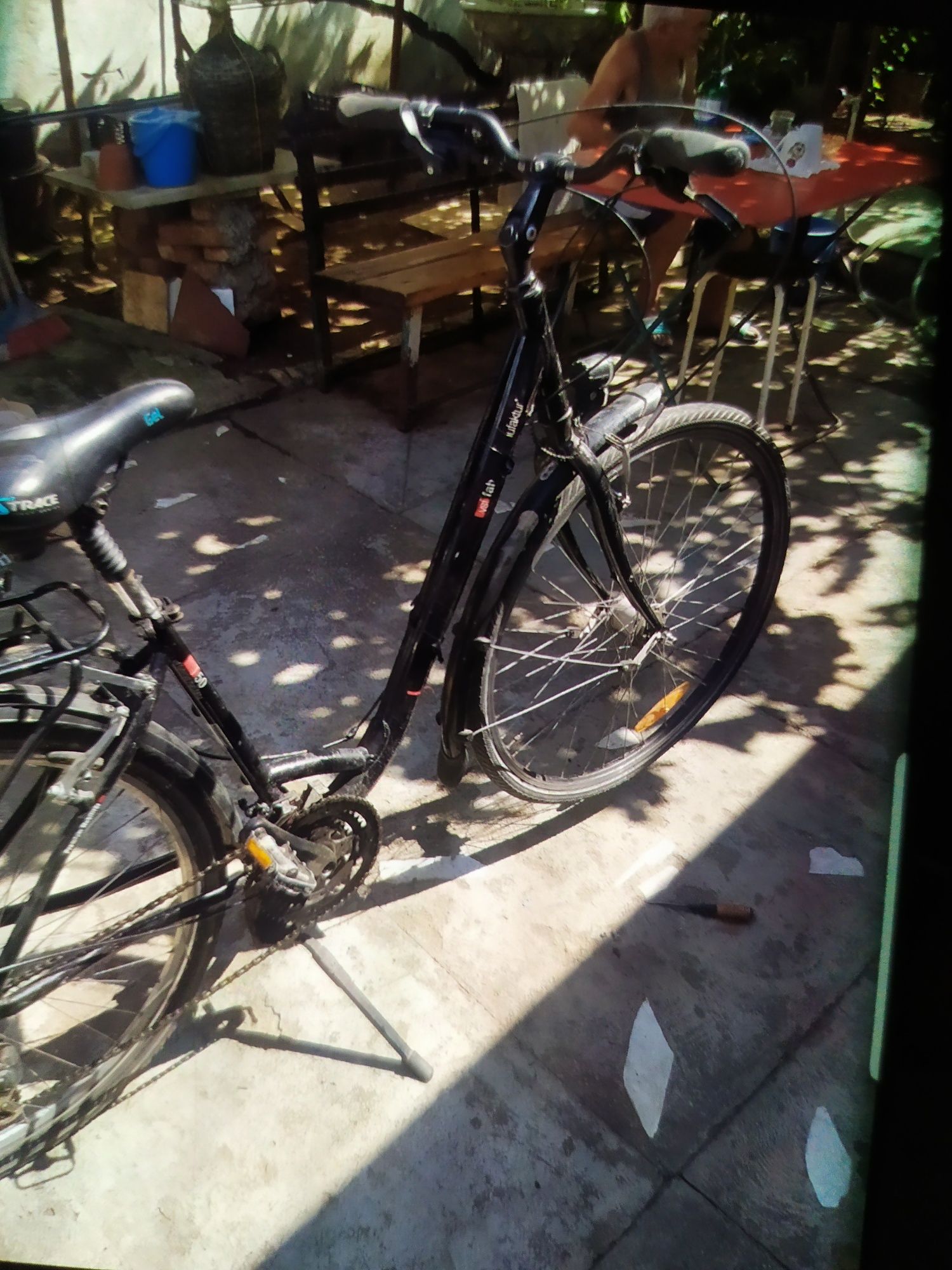 Roata de bicicleta pe 28 cu dinam in butuc
