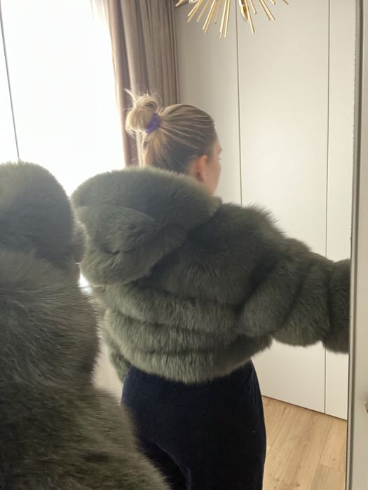 Haina blana vulpe kaki