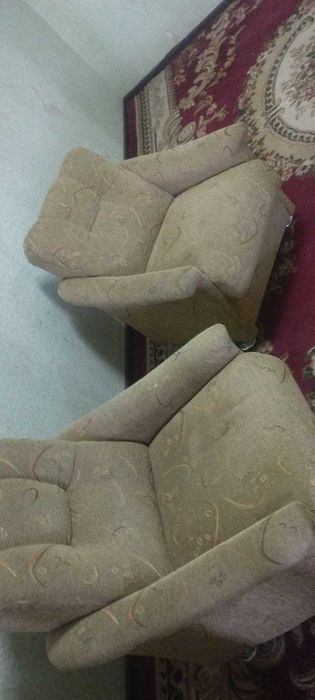 Продается диван и два кресла