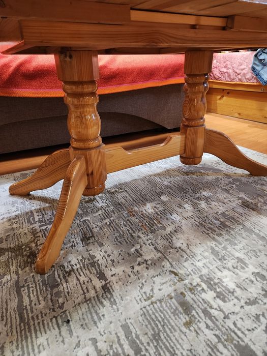 Дървена холна маса