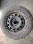 2 roti 195/60 R14 86H, 1 roata 185/66 R14 86H,  1 roata 185/65 R15 88V