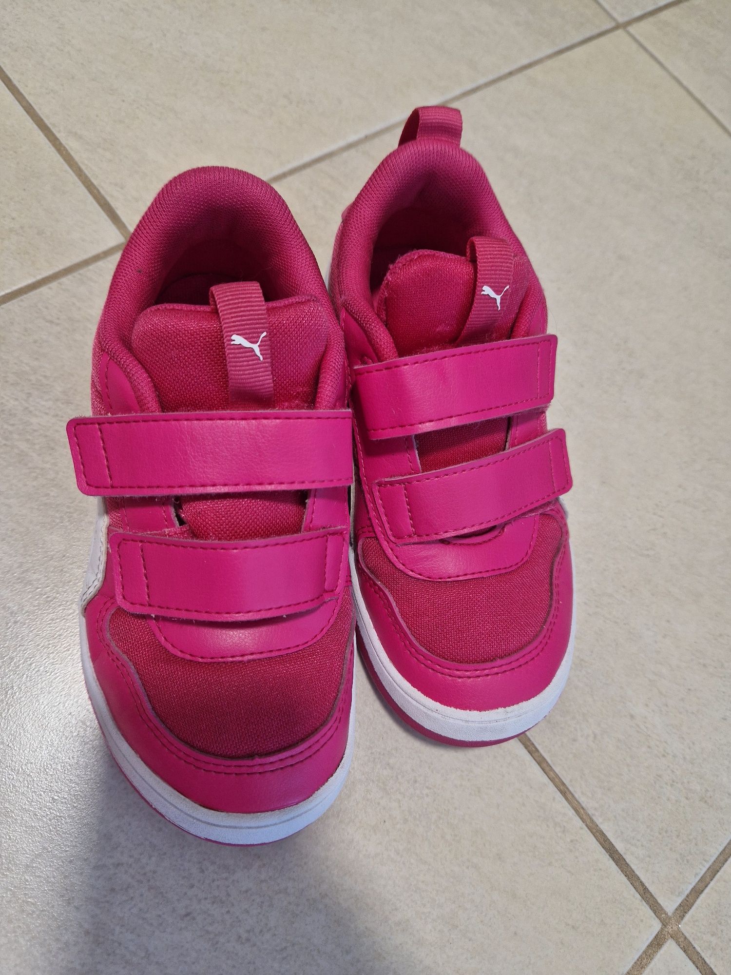 Adidas fete Puma roz