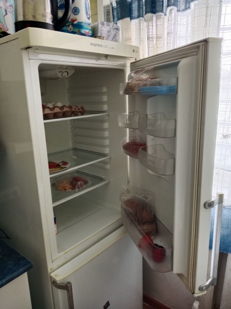 Холодильник 30 000