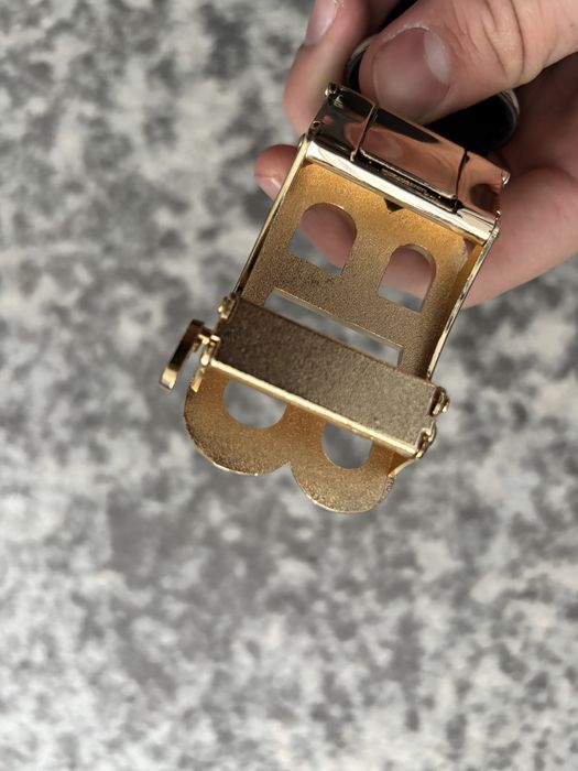 Колан на burberry