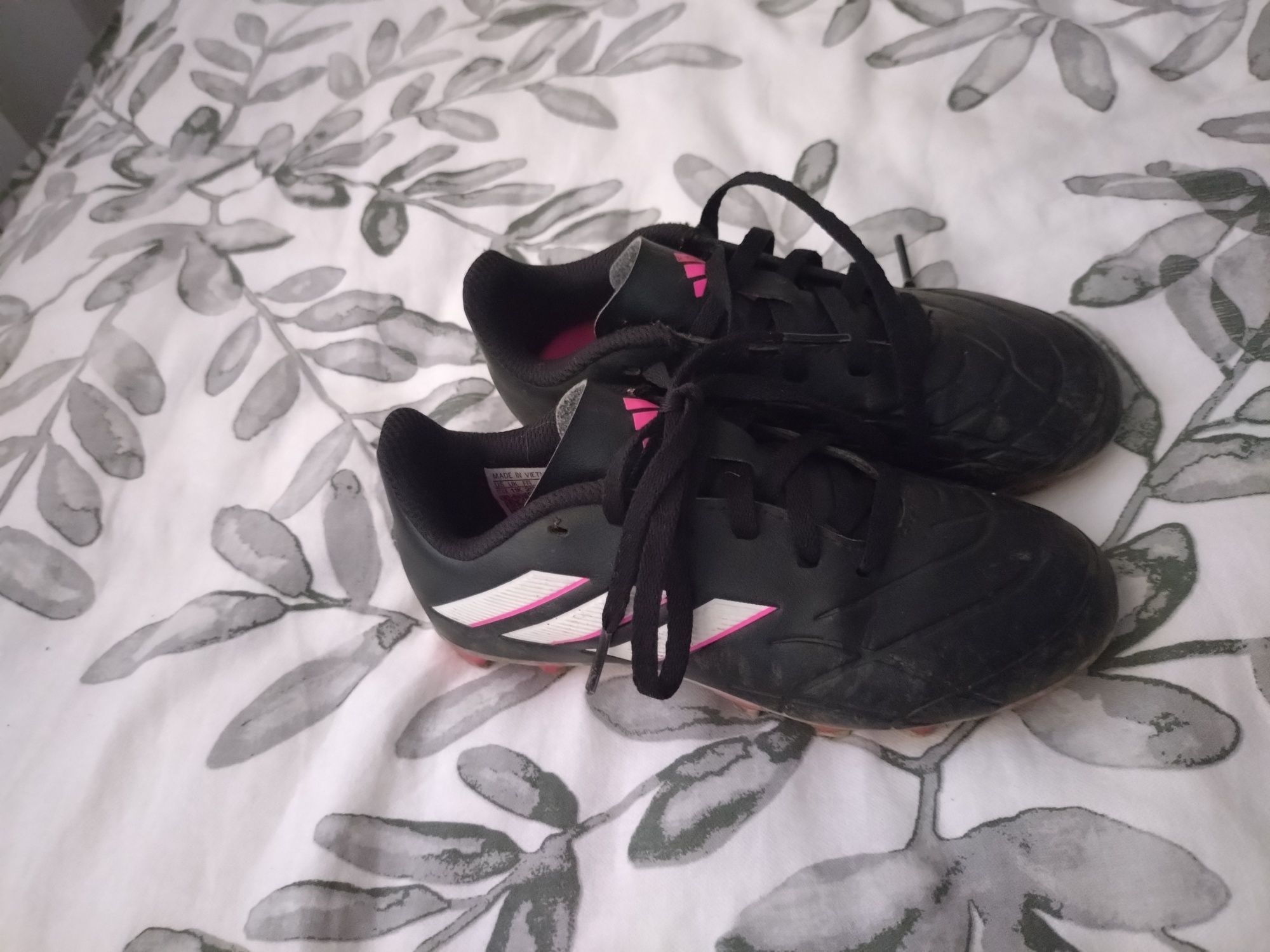 Детски бутонки на Adidas