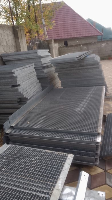 Vând grătare zincată avem și trepte pentru spălătorii și pentru scări