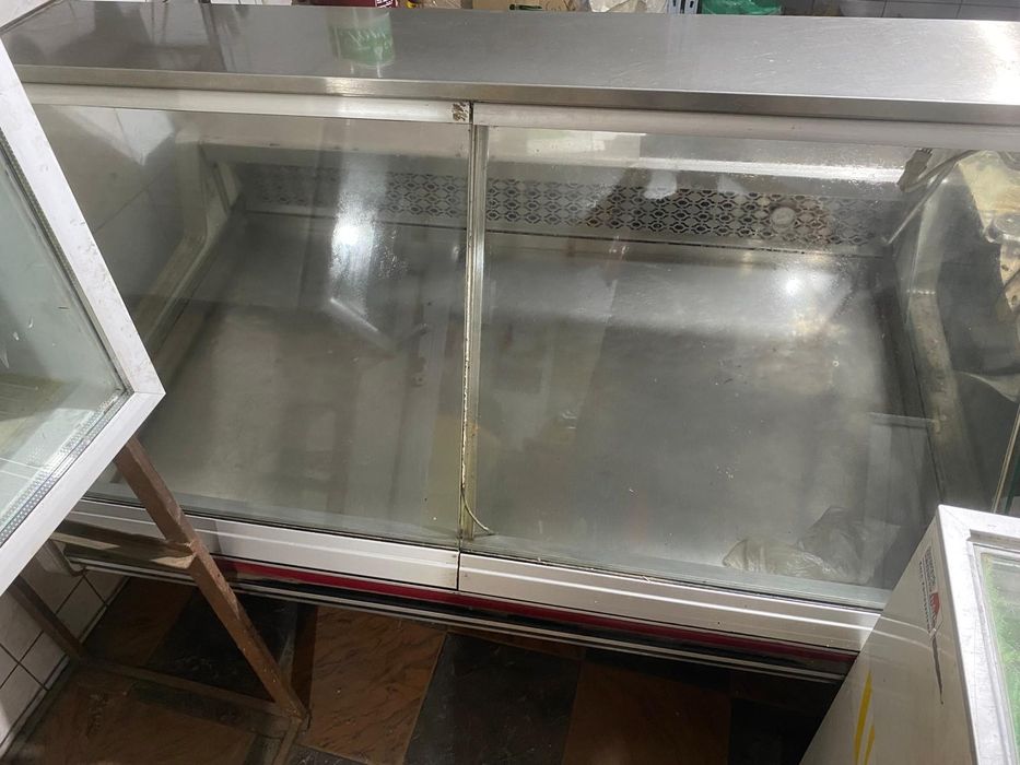 Vitrina frigorifica pentru mezeluri