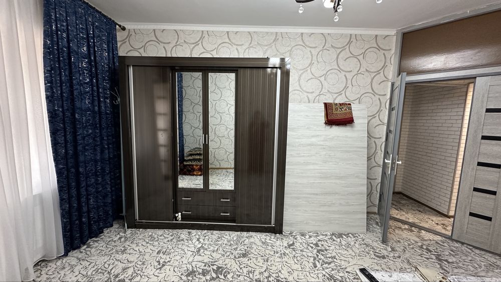 Yaxshi xolatdagi shkaf yaxshi taxtadan yasalgan